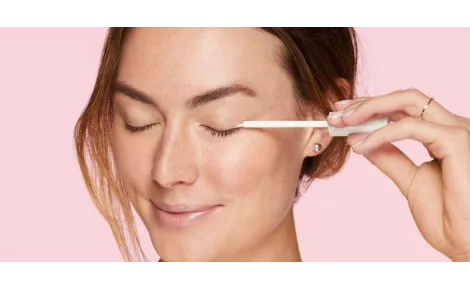 The leading lash serum in France is now available here too!